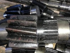 Вал выходной бортового редуктора 26 шлицев 800.11.20.36