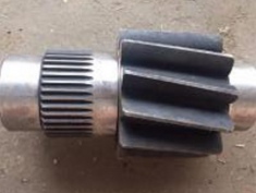 Вал выходной бортового редуктора 26 шлицев 800.11.20.05