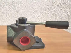 Кран трехходовой КС-55733.87.08.000